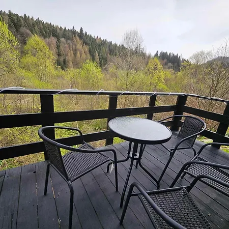 симфонія біля річки чан Apartment Skole